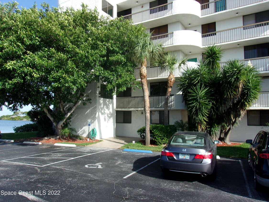 Foto principal - 300 Columbia Dr