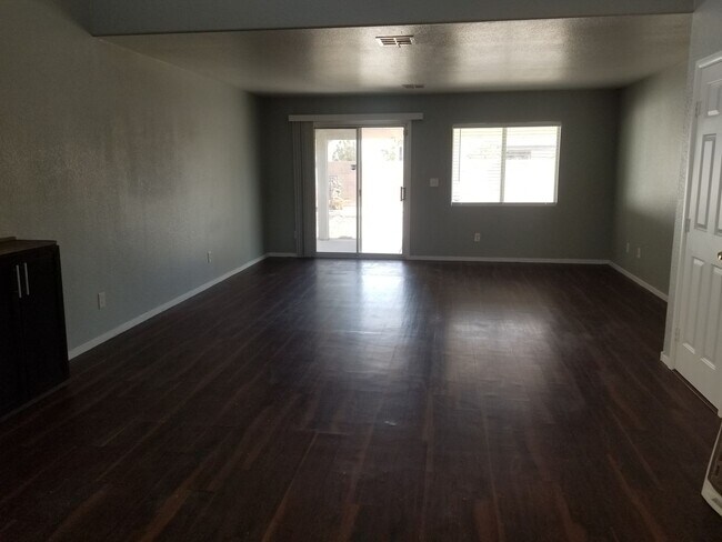 Foto del edificio - North Las Vegas Upgraded 4 Bedroom!