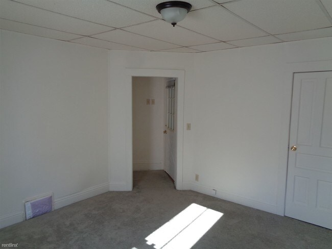 Building Photo - 2 br, 1 bath  - 424 E Prairie St #2