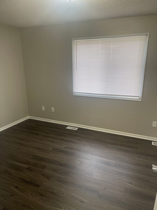 Building Photo - 1624 Pleasant View Dr