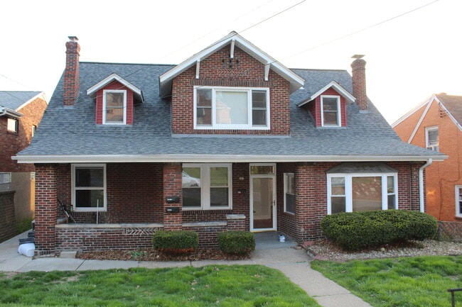 Building Photo - 407 Elm Rd