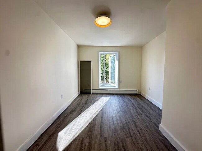 Foto del edificio - Bright, Brand-New One-Bedroom with Private Roof Deck in Red Hook