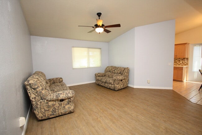 Foto del edificio - 2683 W Fanbrook Rd