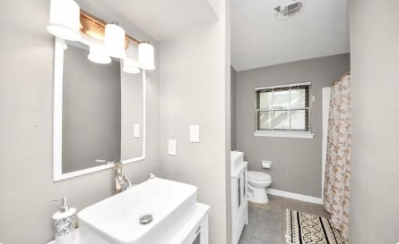 Building Photo - 318 Elm St