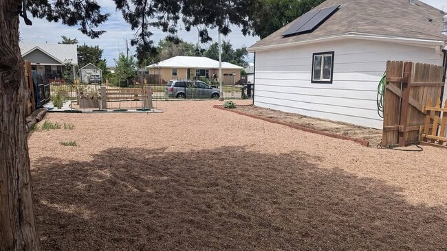 Building Photo - 464 2nd Ave