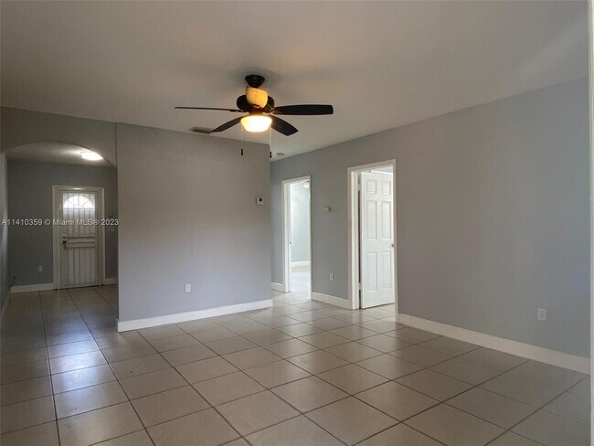 Foto del edificio - 10841 SW 7th St
