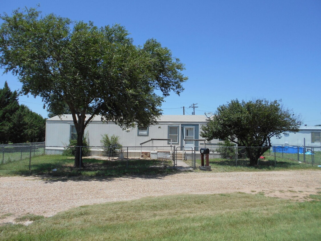 Primary Photo - Adorable Mobile Home Located in Shallowater!