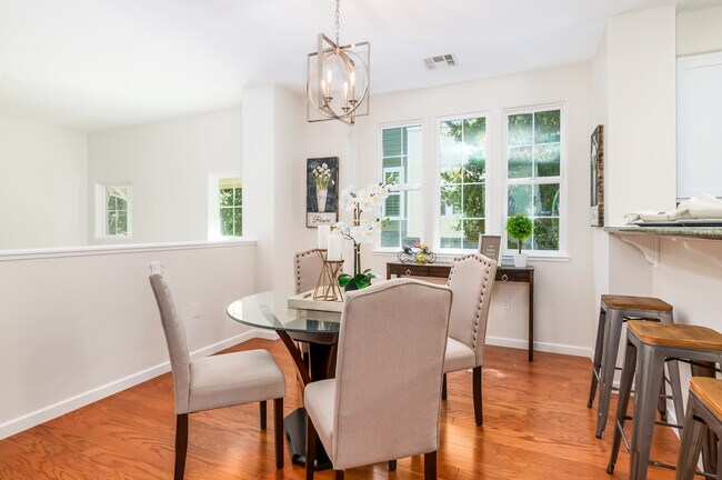 Foto del edificio - 251 Birch Creek Dr