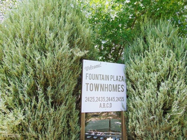 Building Photo - 3 br, 1.5 bath Townhome - 2445 Verde Dr # D