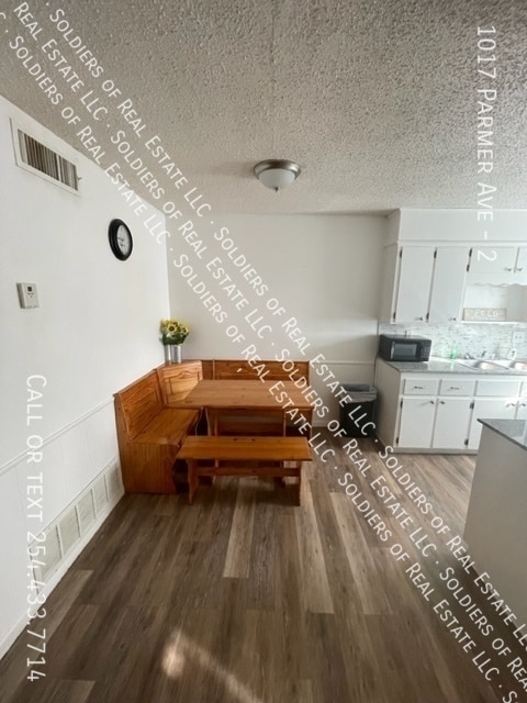 Building Photo - 1017 Parmer Ave