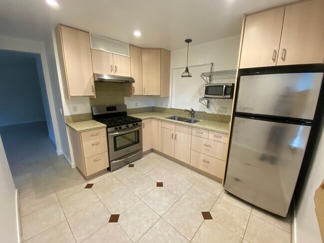 Building Photo - 224 Avenida Miramar