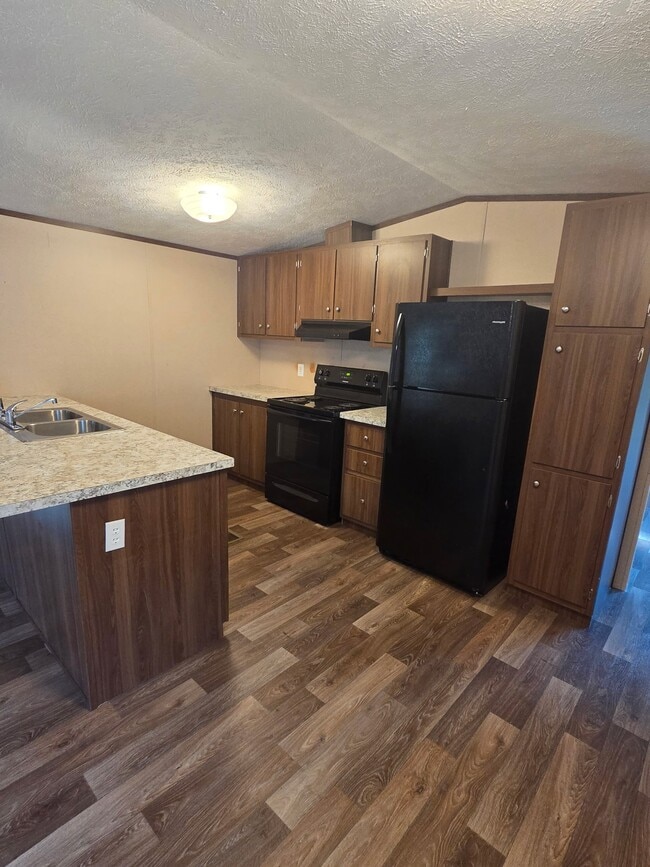 Building Photo - 24330 Creekwood Dr