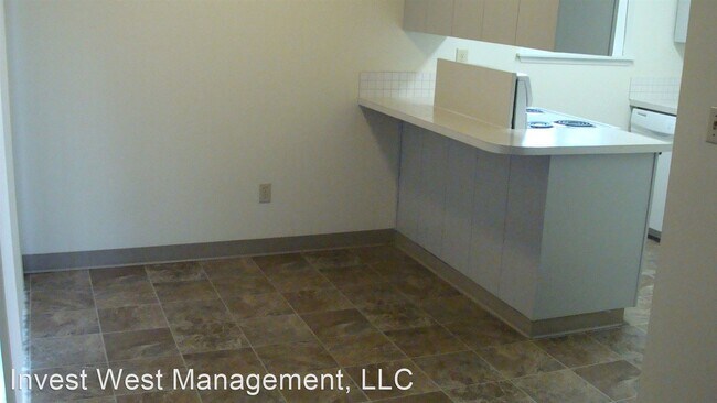 Building Photo - 14608 NE Coast Pine Ct