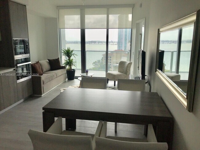 Foto del edificio - 2900 NE 7th Ave
