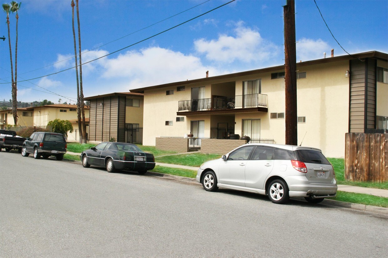 Building Photo - 8914 Delrose Ave