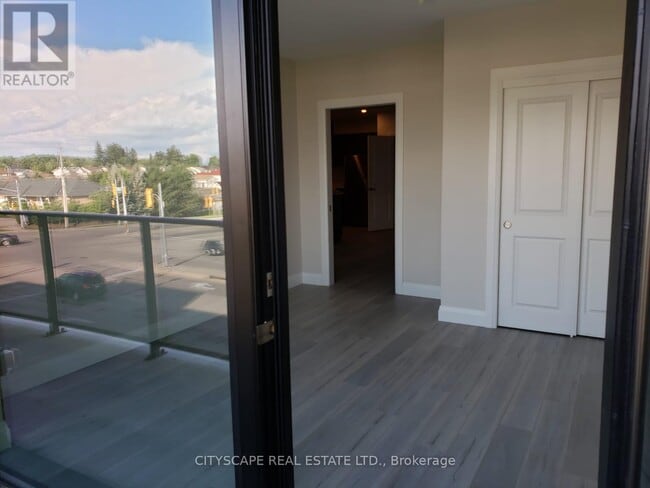 Building Photo - 5-315 Wake Robin Dr