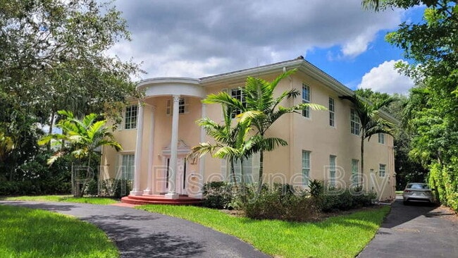 Building Photo - 4850 University Dr