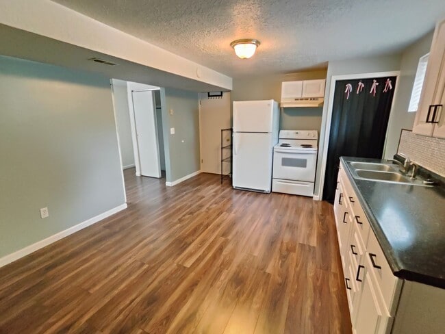 Building Photo - 1121 W 2200 N