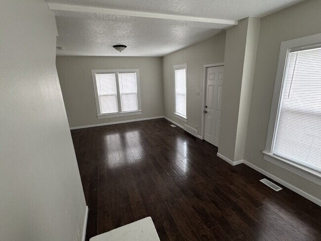 Foto del edificio - 714 Ovid Ave