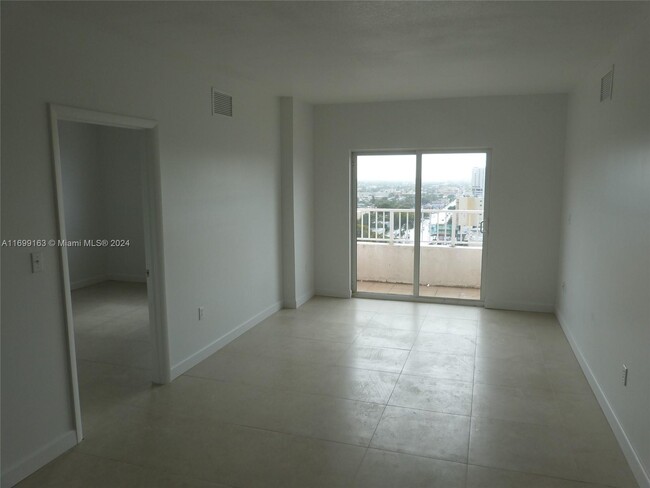 Foto del edificio - 2217 NW 7th St