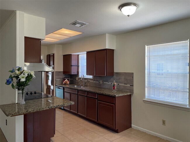 Foto del edificio - 8830 Sharpcrest St