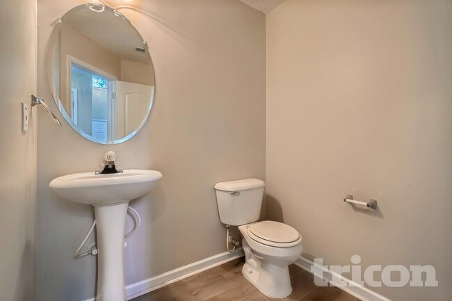 Building Photo - 800 Hannah Ct