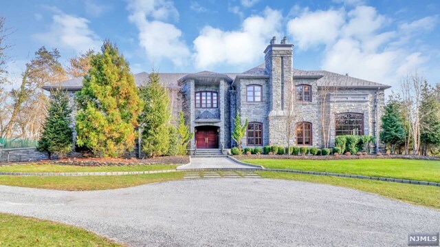 Foto del edificio - 64 Stoney Ridge Rd