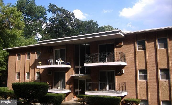 Primary Photo - 302 River Rd