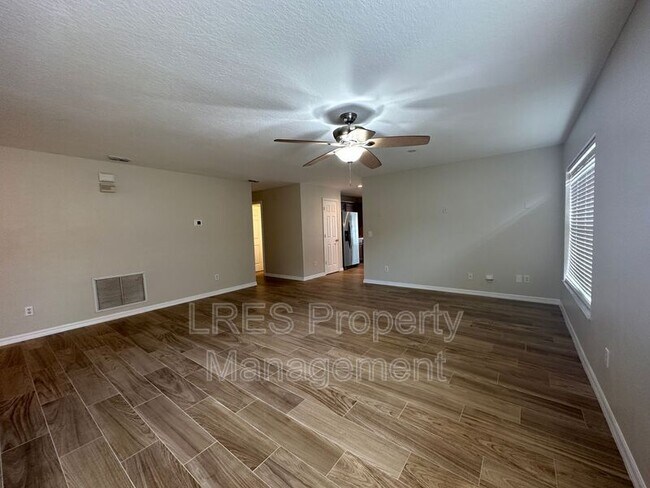 Foto del edificio - 1450 Bella Coola Dr