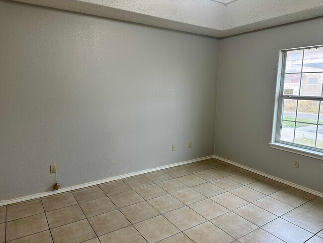 Building Photo - 1821 W Portales Dr