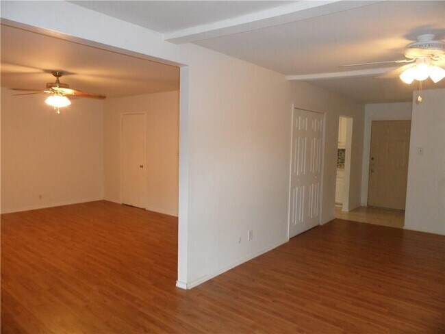 Foto del edificio - 1122 Larkspur Dr