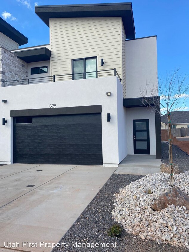 Foto principal - 3 br, 2.5 bath House - 667 E Eureka Aly