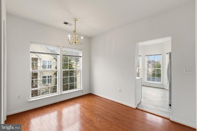 Foto del edificio - 4131 Fountainside Ln