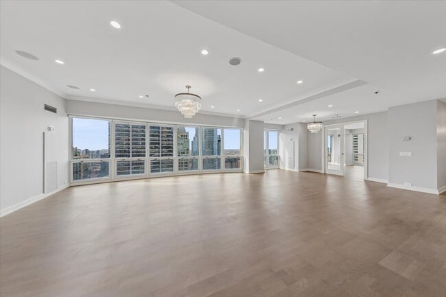 Foto del edificio - 100 E Huron St