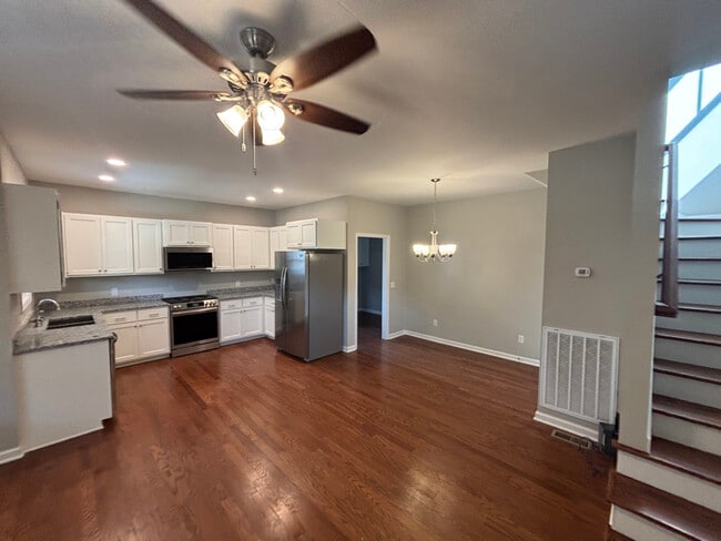 Building Photo - 215 Cherokee Dr