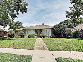 Building Photo - 1128 Stratford Dr