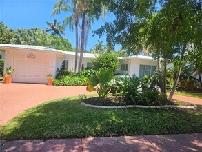 Building Photo - 1070 N Shore Dr