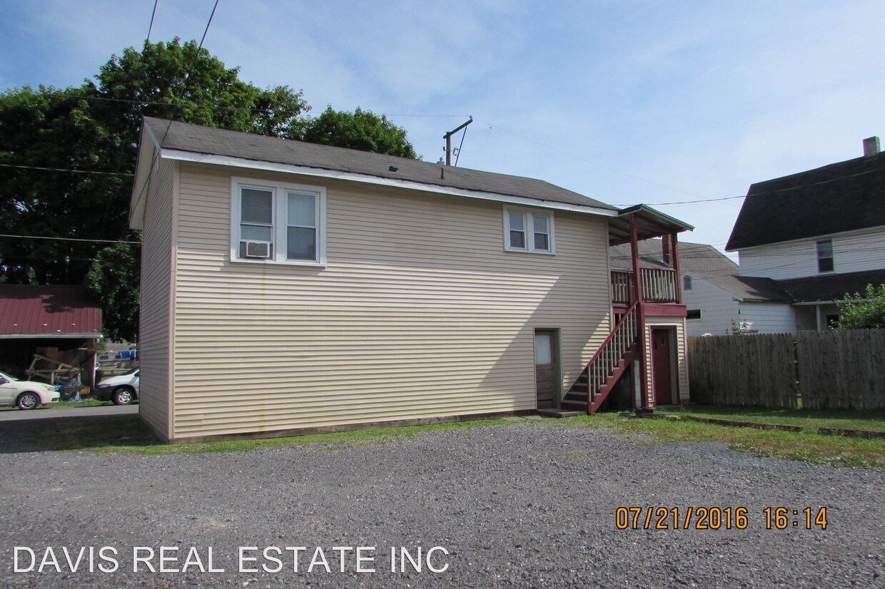 R108 W Bald Eagle St, Lock Haven, PA 17745 Room for Rent in Lock