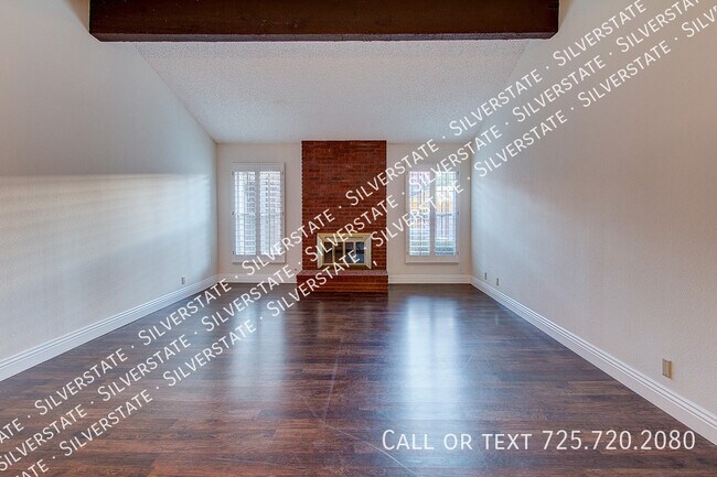 Foto del edificio - COZY 3 BEDROOM 2 BATHROOM SINGLE STORY HOM...