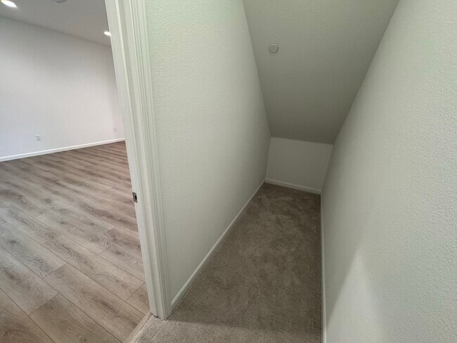 Foto del edificio - 6333 Dandelion St