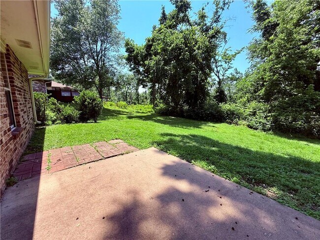 Foto del edificio - 2107 Oakwood Ave