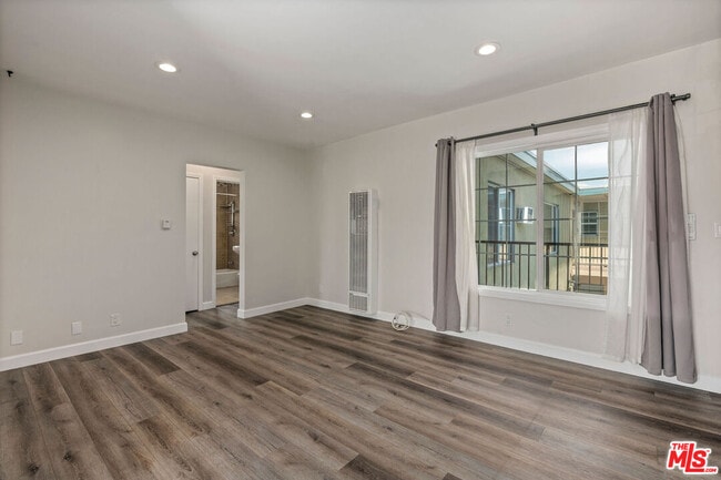 Foto del edificio - 1330 S Barrington Ave