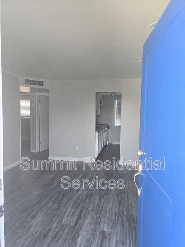 Foto del edificio - 714 E 10th St
