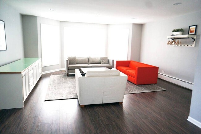 Foto del edificio - 2734 W Farragut Ave
