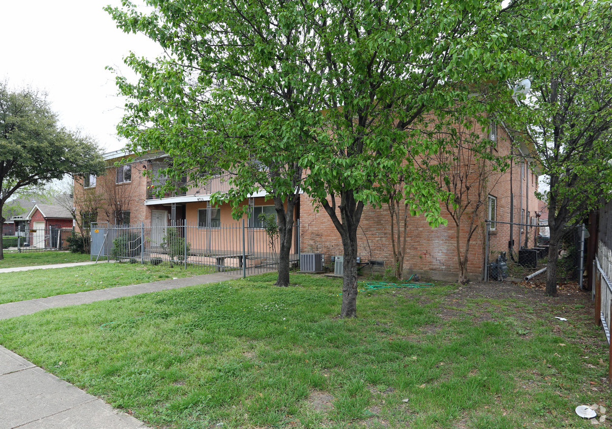 Foto del edificio - St. Charles Apartments