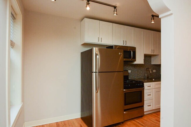 Foto del edificio - 2425 N Kedzie Blvd