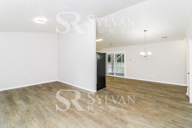 Foto del edificio - Enjoy the good life in this 3 BR, 2 BA ran...