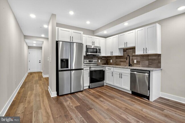 Foto del edificio - 1924 N Front St