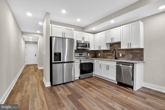 Building Photo - 1924 N Front St