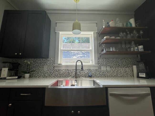 Foto del edificio - Charming Pensacola Home